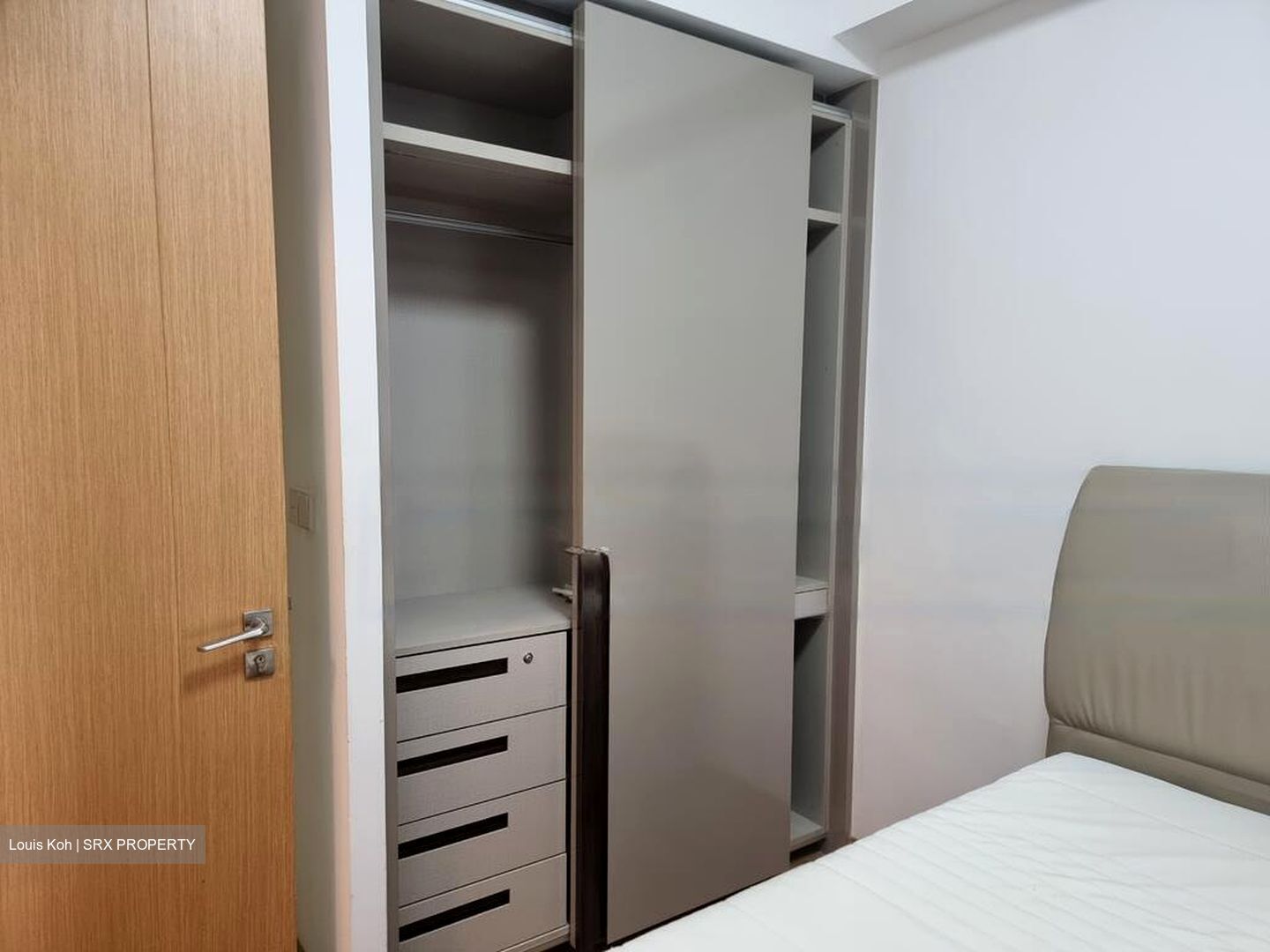 Commonwealth Towers (D3), Condominium #458074481